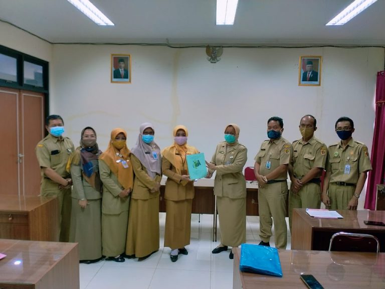 LAPORAN WORKSHOP BLOG PEMBELAJARAN TIM KREATIF SMP SUBRAYON 01 MENDAPATKAN APRESIASI DARI DINAS PENDIDIKAN DAN KEBUDAYAAN KABUPATEN WONOGIRI