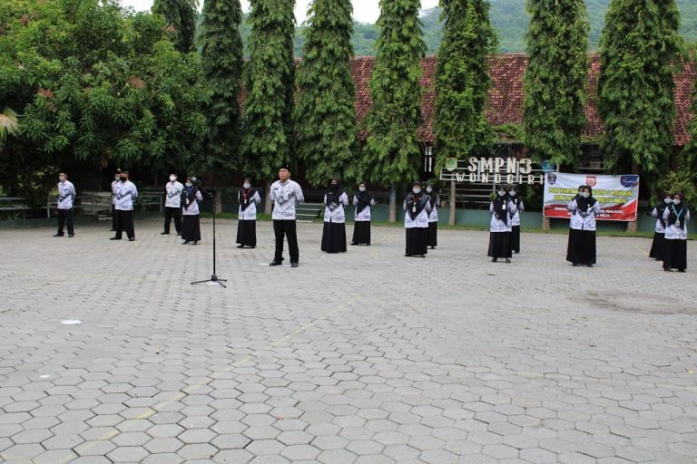 Peringatan HUT PGRI ke – 75  dan  Hari Guru Nasional  Tahun  2020 di SMP Negeri 3 Wonogiri