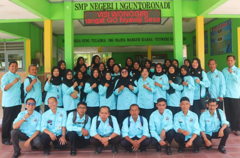 Hebat Kombel MGMP Matematika SR 01 Menerapkan Canva dan Genially