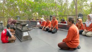 Ziarah Ke Makam Bupati Pertama Wonogiri Dalam Rangka Peringatan Hari Pahlawan 2024